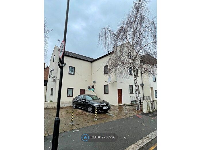 2 Bedroom Flat To Rent In Basle House, Stratford, E15