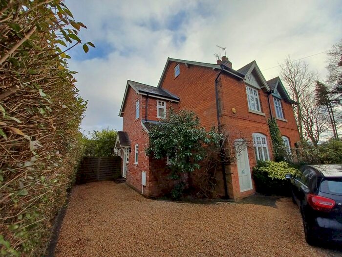 3 Bedroom Semi-Detached House To Rent In Widney Manor Road, Solihull, West Midlands B91