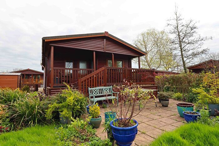 2 Bedroom Park Home For Sale In Colehouse Lane, Clevedon, BS21