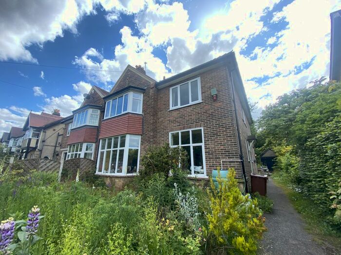 3 Bedroom Flat To Rent In Otley Road, Leeds, LS6