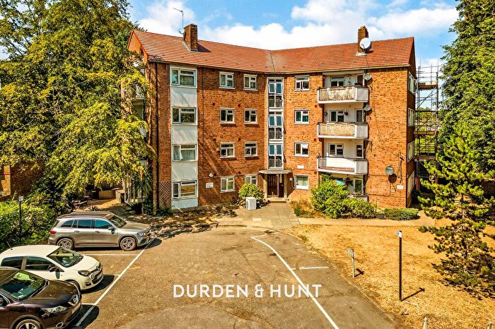 3 Bedroom Flat For Sale In Little Holt, New Wanstead, E11