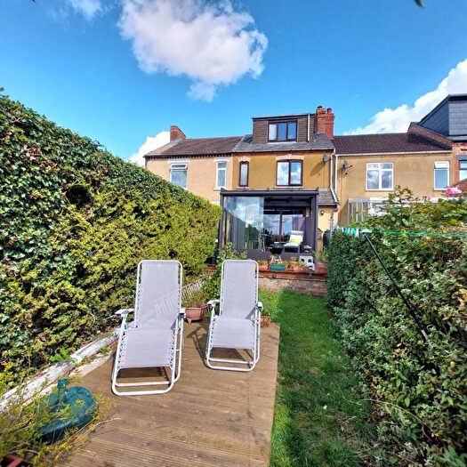3 Bedroom Town House For Sale In Sunnyside, Earls Barton, Northamptonshire, NN6