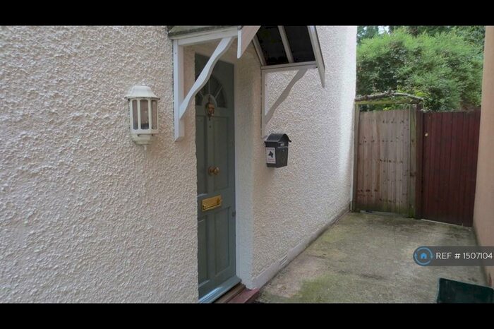 2 Bedroom End Of Terrace House To Rent In Park End, Bromley, BR1
