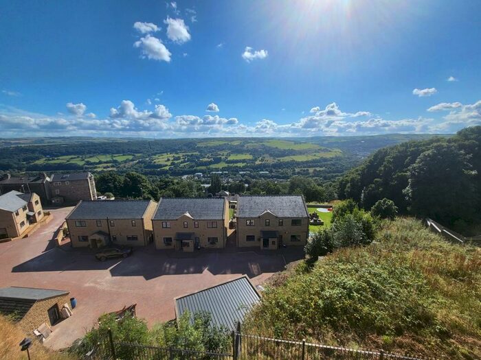 2 Bedroom Flat To Rent In Skircoat Moor Road, Halifax, HX3