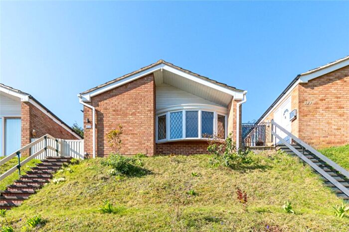 2 Bedroom Bungalow For Sale In Devon Road, Luton, Bedfordshire, LU2