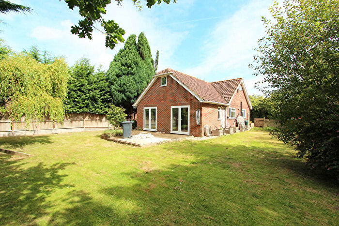 3 Bedroom Semi-Detached Bungalow For Sale In Scratchers Lane, Fawkham, DA3