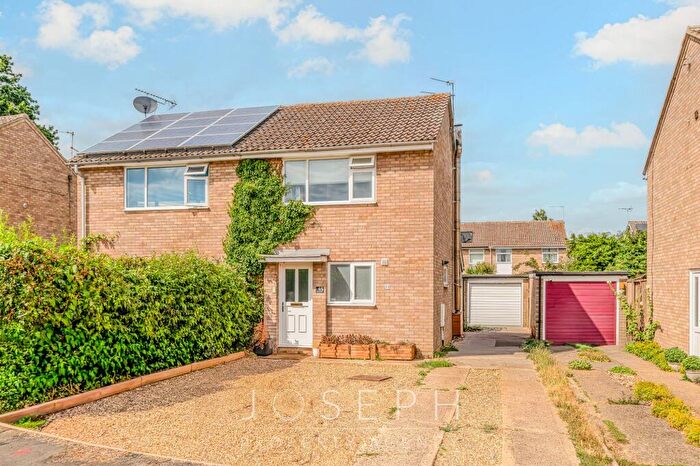 3 Bedroom Semi Detached House For Sale In Orchard Close, Woodbridge, IP12