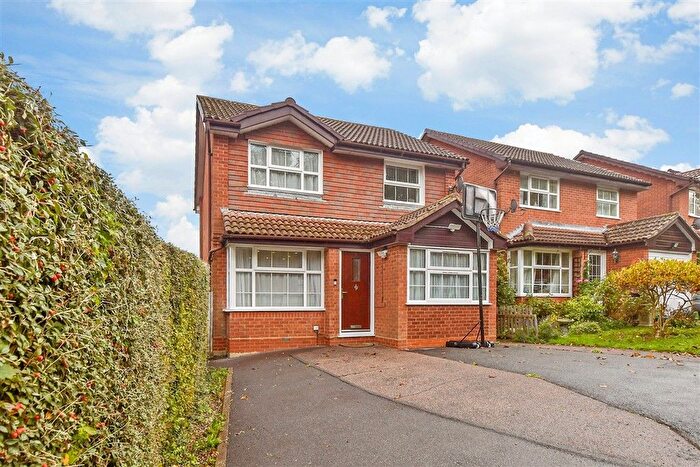 4 Bedroom Detached House For Sale In Silver Close, Tonbridge, Kent, TN9