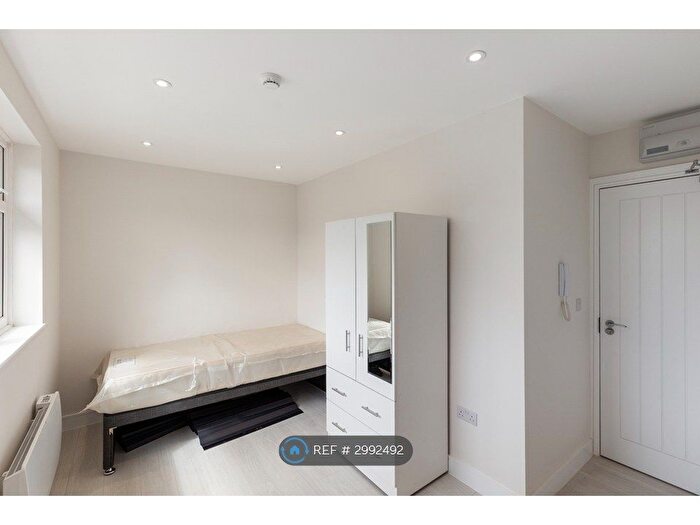 Studio To Rent In Ellingham Road, Chessington, KT9