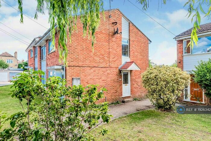 2 Bedroom Flat To Rent In Rushden Way, Farnham, GU9