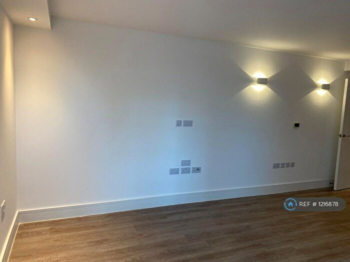 2 Bedroom Flat To Rent In Premier House, Edgware, HA8