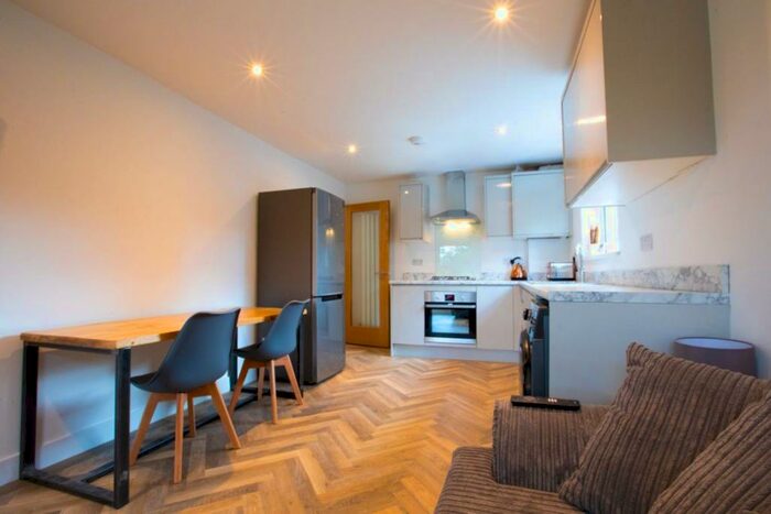 3 Bedroom Flat To Rent In Seymour Close, B29