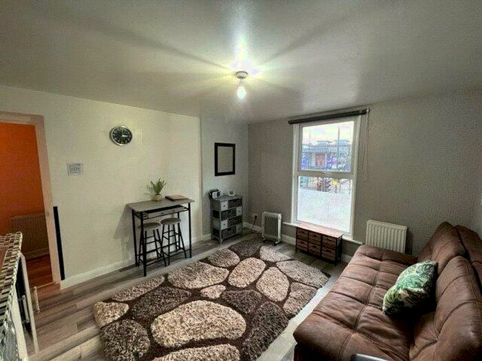 1 Bedroom Apartment To Rent In Flat, High Street, Barnet, Hertfordshire, EN5