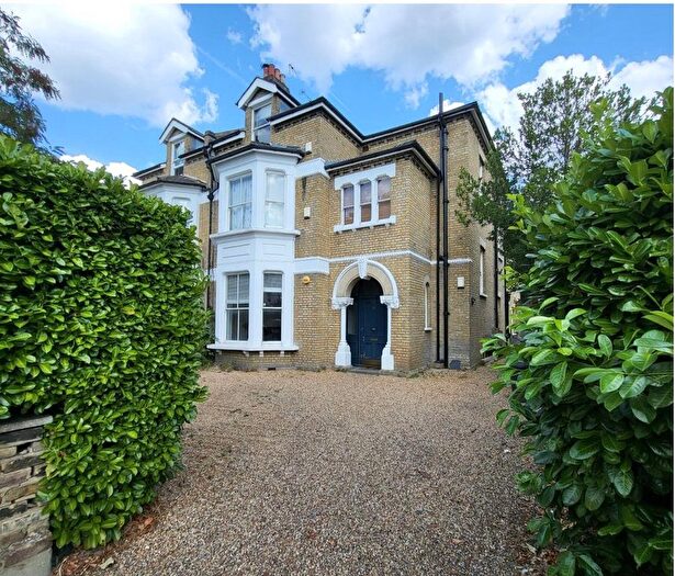2 Bedroom Flat To Rent In Earlsfield Road, London, SW18