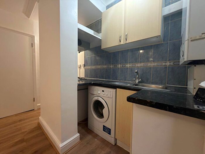 2 Bedroom Maisonette To Rent In Turnpike Lane, London, N8