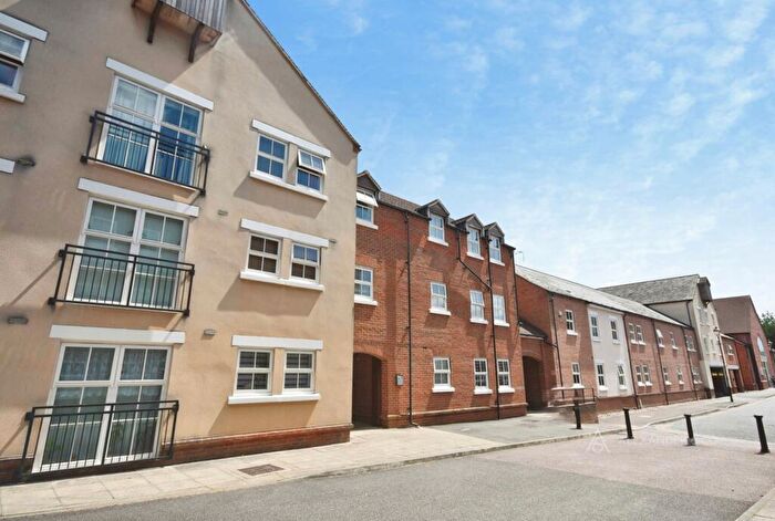 2 Bedroom Flat To Rent In Broka Court, Pine Street, HP19