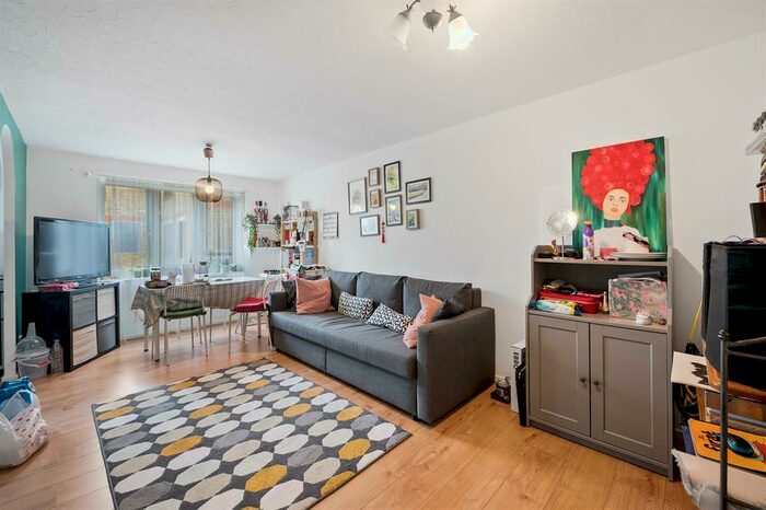 2 Bedroom Apartment To Rent In Riverside Close, London, E5