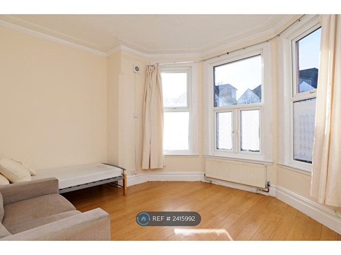 Studio To Rent In Lichfield Grove, London, N3