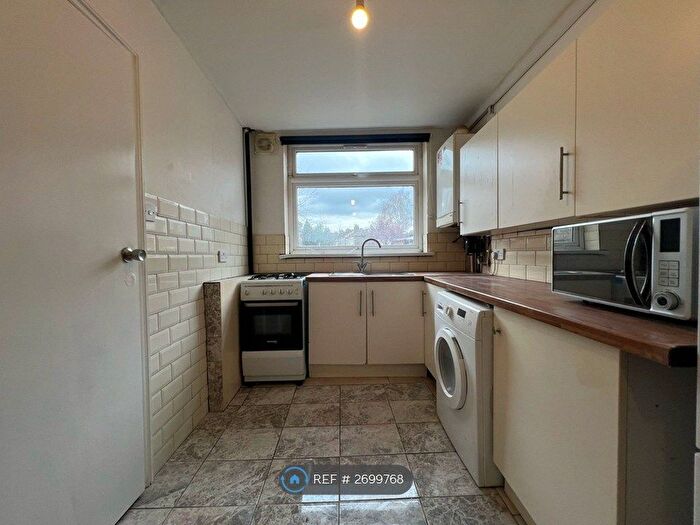 3 Bedroom Flat To Rent In St. Mary Road, London, E17