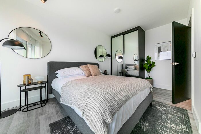 1 Bedroom Flat To Rent In Portal Way, London, W3