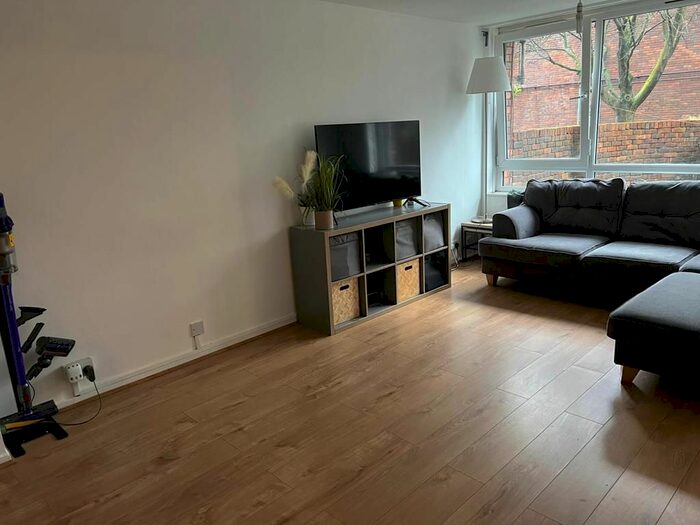 3 Bedroom Flat To Rent In Armadale Close, London N17