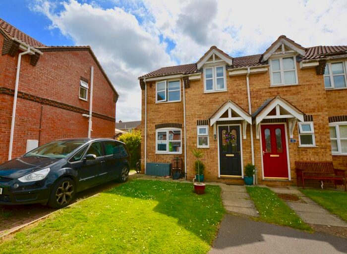 3 Bedroom Semi-Detached House For Sale In Cornflower Close, Stamford, PE9