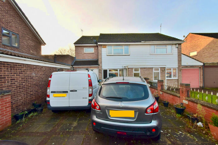 3 Bedroom Semi-Detached House To Rent In Badminton Road, Leicester, LE4