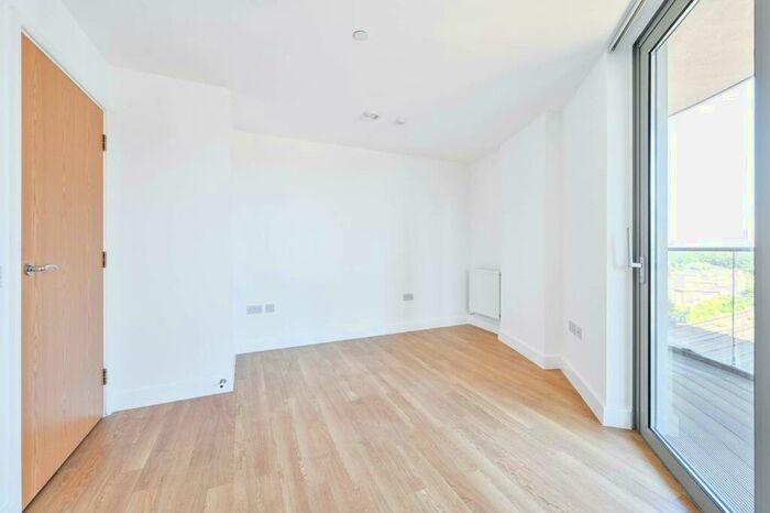 1 Bedroom Flat To Rent In Loampit Vale, Lewisham, London, SE13