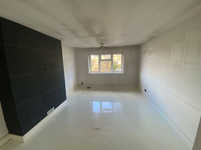 2 Bedroom Flat For Sale In Flat The Close, Hampstead Norreys, Thatcham, Berkshire, RG18