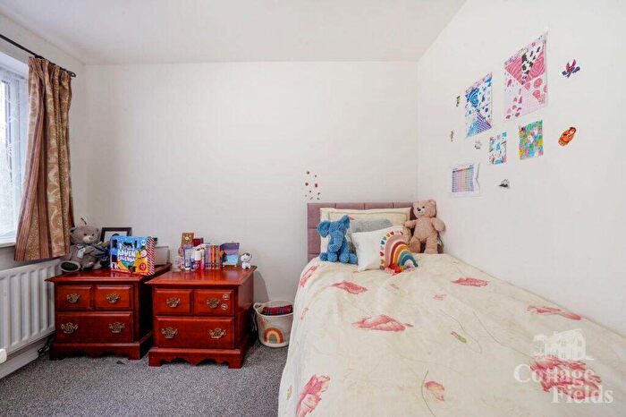 3 Bedroom End Of Terrace House For Sale In Brigadier Hill, Enfield, London, EN2