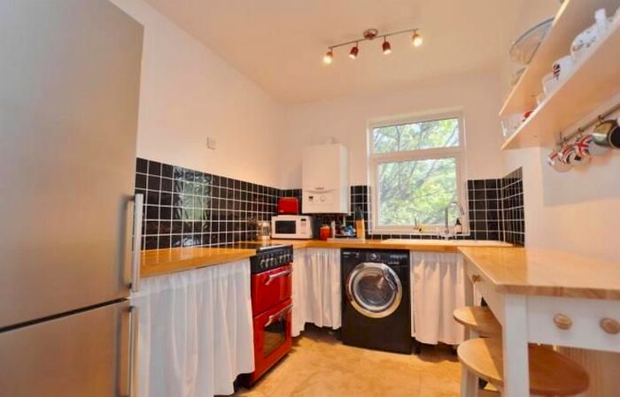 4 Bedroom Terraced House To Rent In Carson Road, Canning Town, Cannary Warf, E16