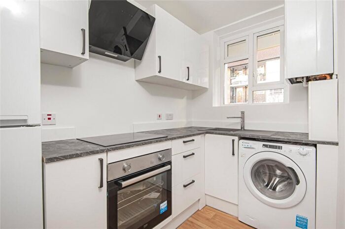 3 Bedroom Flat To Rent In Flaxman Road, London, SE5