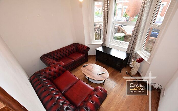 3 Bedroom Flat To Rent In |Ref: |, Hazeleigh Avenue, Southampton, SO19