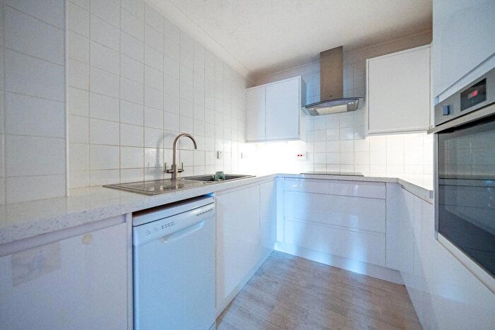 2 Bedroom Flat For Sale In Hengist Court, Marsham Street, Maidstone, ME14