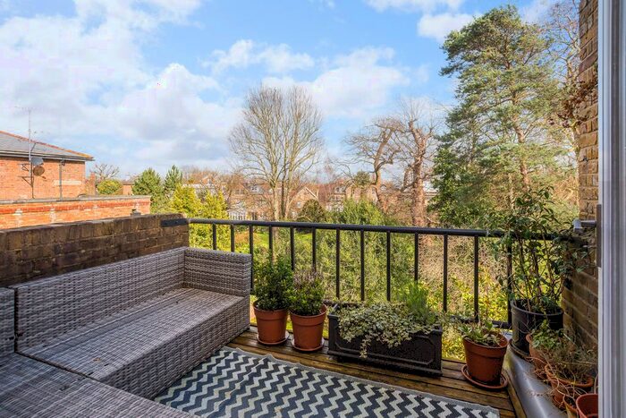 2 Bedroom Flat To Rent In St. Georges Road, Twickenham, TW1
