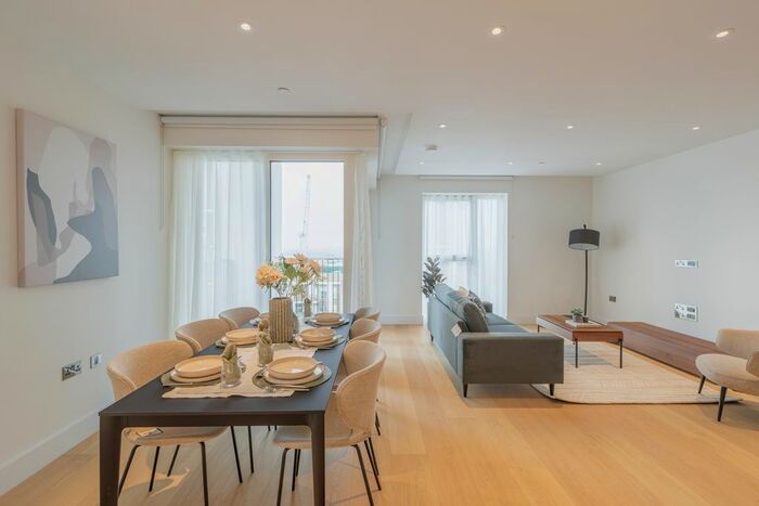 3 Bedroom Flat To Rent In White City Living, Parkside Apartments, Cascade Way, White City, W12