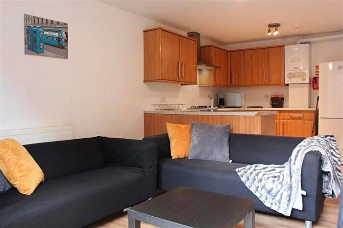 6 Bedroom House To Rent In Bedroom Detached House In Winton, BH9