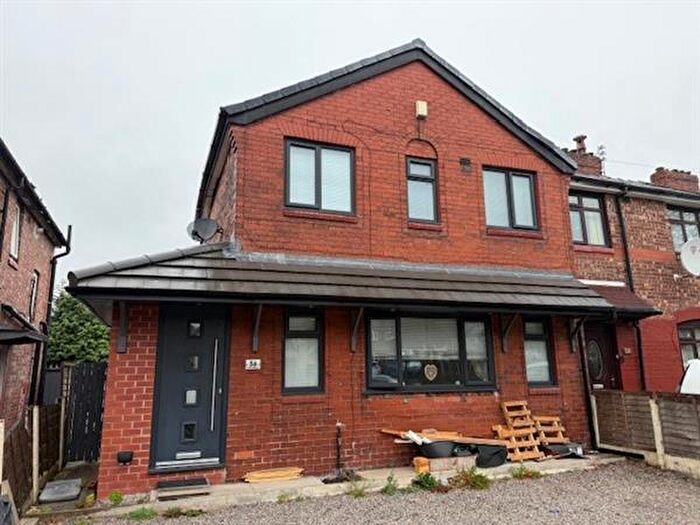 3 Bedroom End Of Terrace House For Sale In Broadway, Manchester, M40