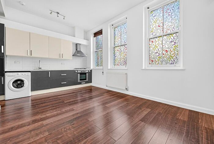 1 Bedroom Flat To Rent In Perham Road, West Kensington, London, W14