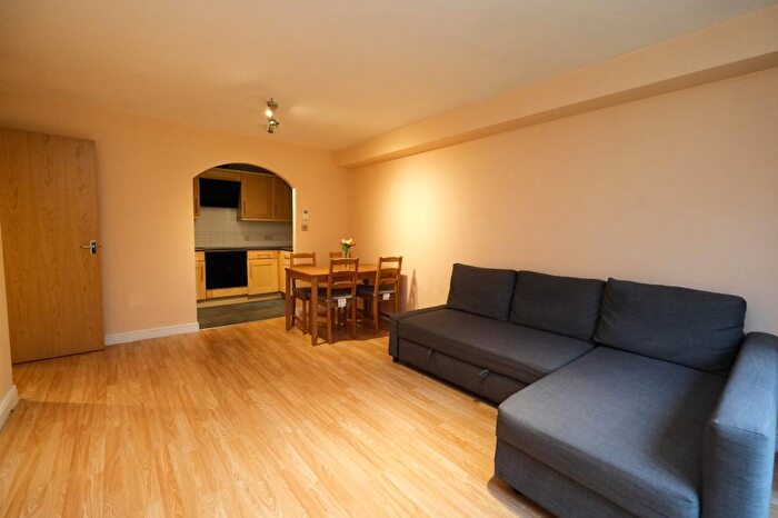 2 Bedroom Flat To Rent In Faraday Road, Guildford, GU1