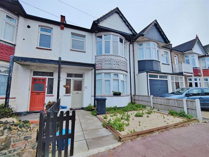 1 Bedroom Flat To Rent In Lord Roberts Avenue, Leigh On Sea, SS9