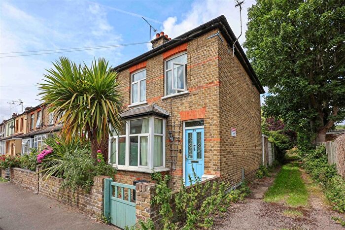 3 Bedroom Semi-Detached House For Sale In Moorfield Road, Uxbridge, UB8