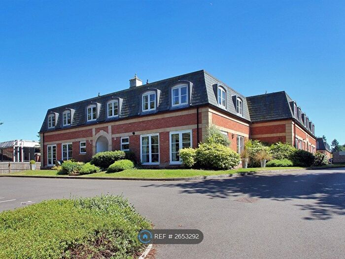 2 Bedroom Flat To Rent In The Pavilions, Worth, Crawley, RH10