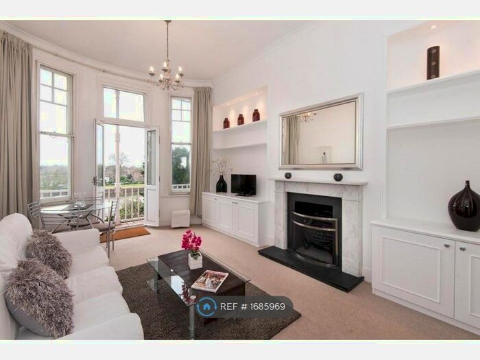 2 Bedroom Flat To Rent In Petersham Road, Richmond, Surrey, TW10
