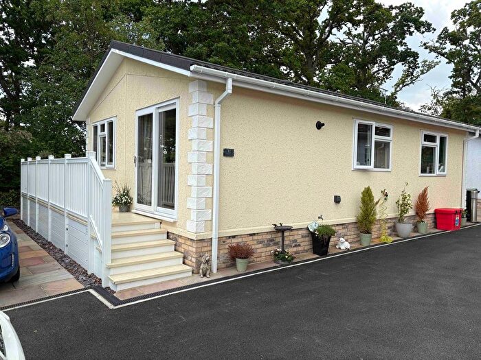 2 Bedroom Mobile/park Home For Sale In Organford, Poole, BH16