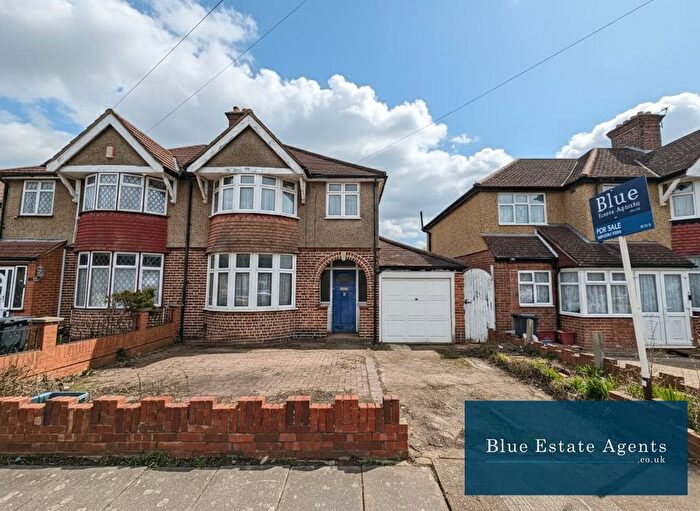 3 Bedroom Semi Detached House For Sale In Somerset Waye, Hounslow, TW5