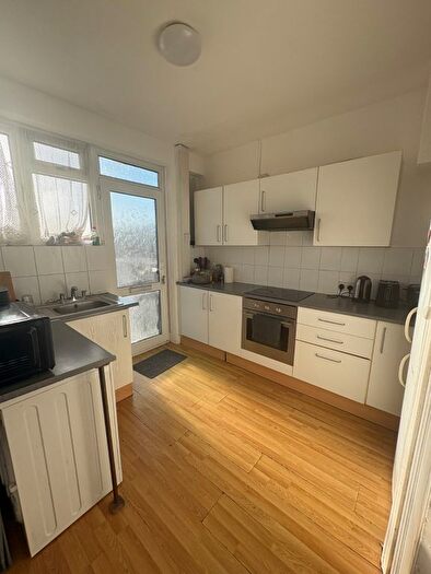 1 Bedroom Flat To Rent In Broadway Parade, Hornchurch, RM12