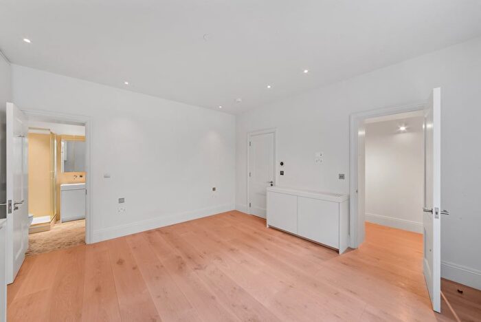 Studio To Rent In Queen's Gate Terrace, London, SW7