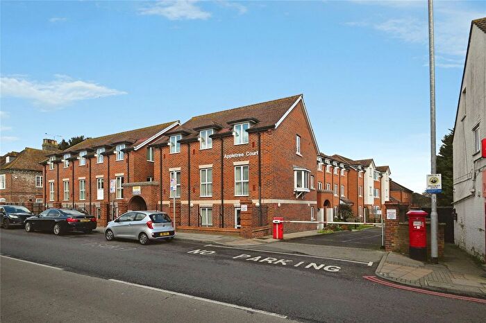 1 Bedroom Flat For Sale In Appletree Court, Rainham, ME8