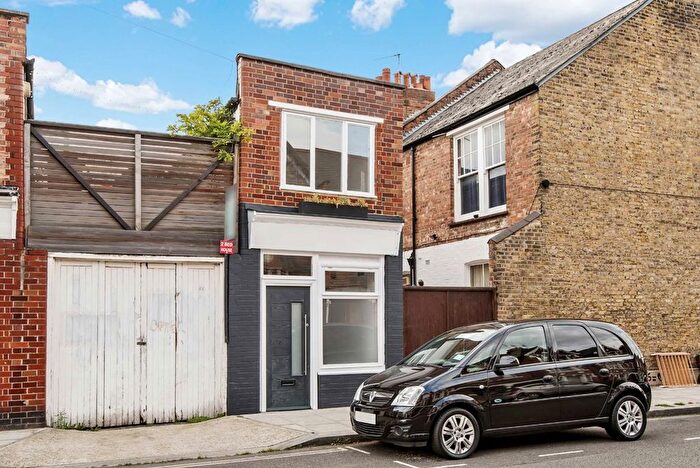 2 Bedroom Property To Rent In Willow Vale, Shepherds Bush, W12